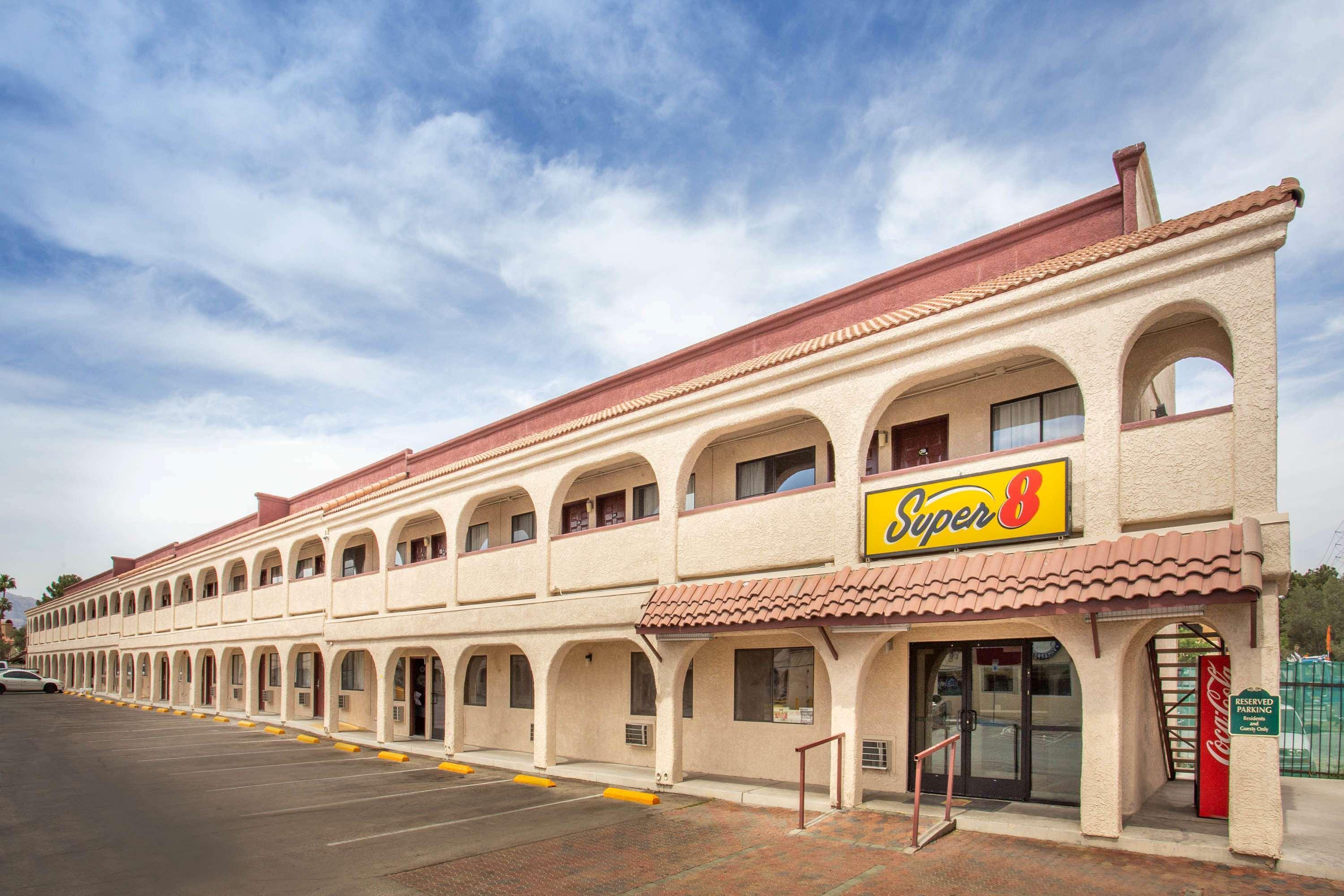 Super 8 By Wyndham Las Vegas Nellis Afb Area Exterior foto