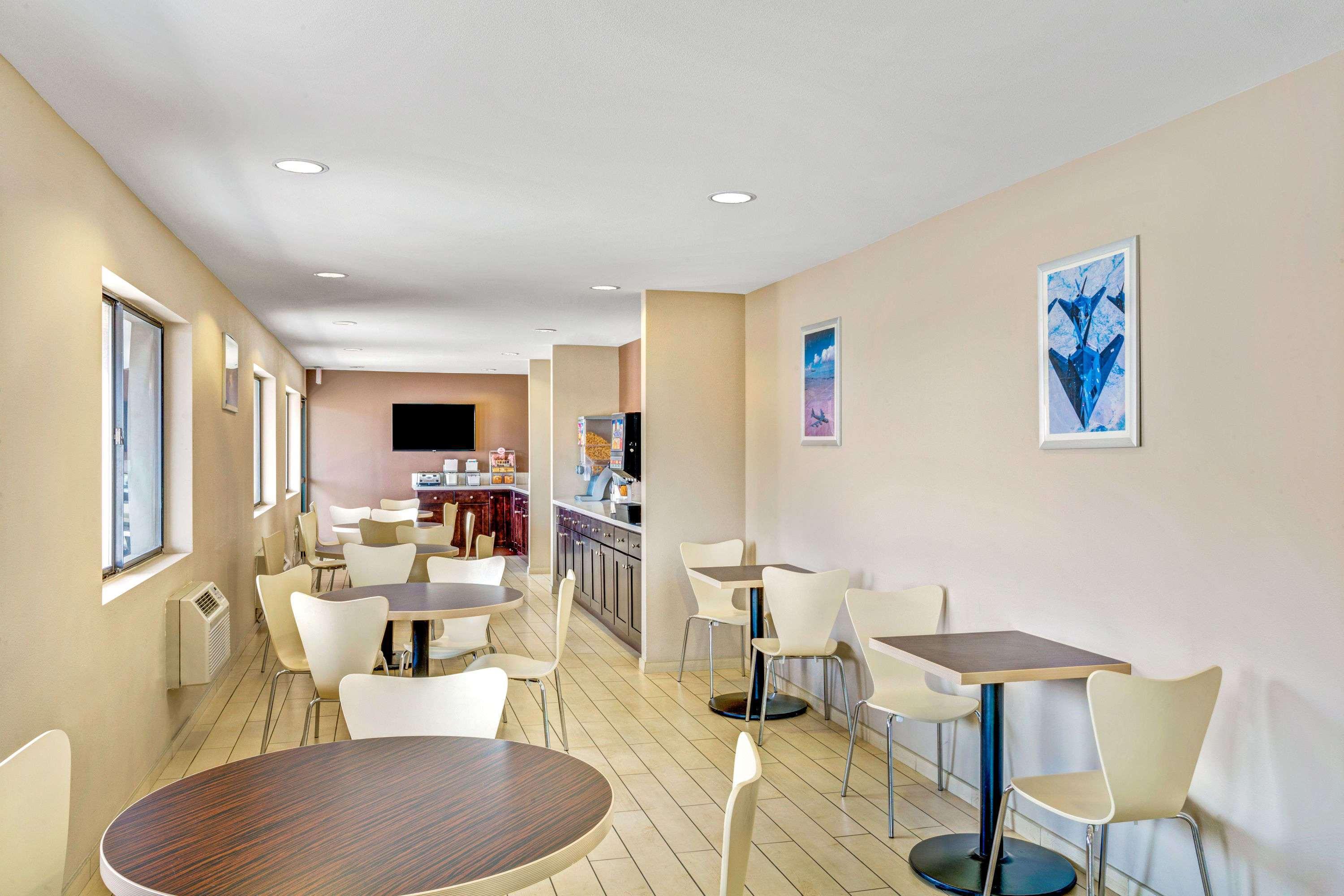 Super 8 By Wyndham Las Vegas Nellis Afb Area Exterior foto