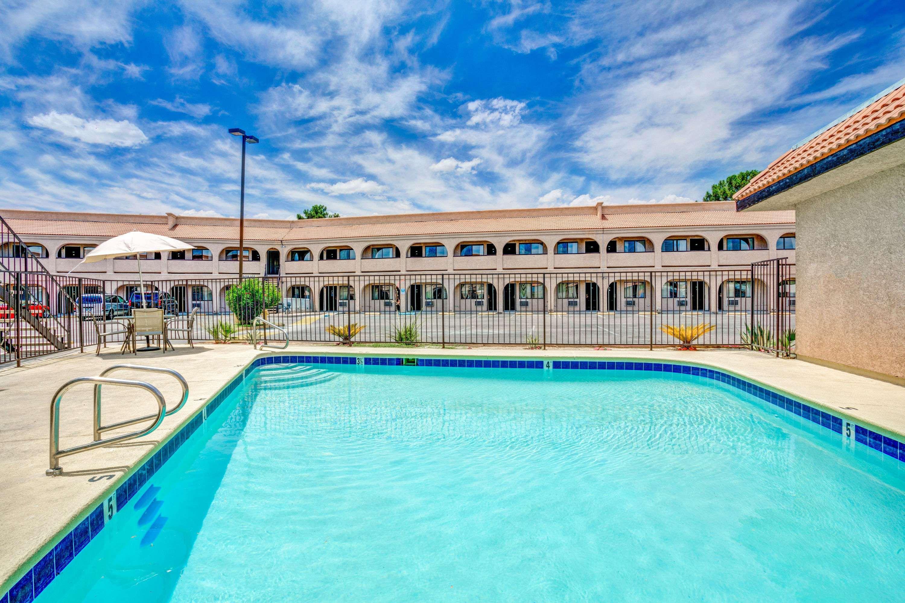 Super 8 By Wyndham Las Vegas Nellis Afb Area Exterior foto